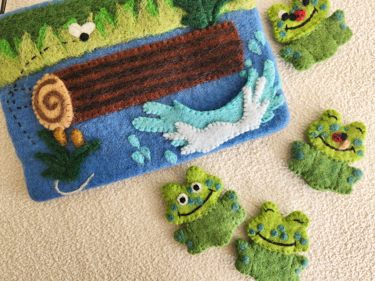 Five Green Speckled Frogs - Finger Puppet Set