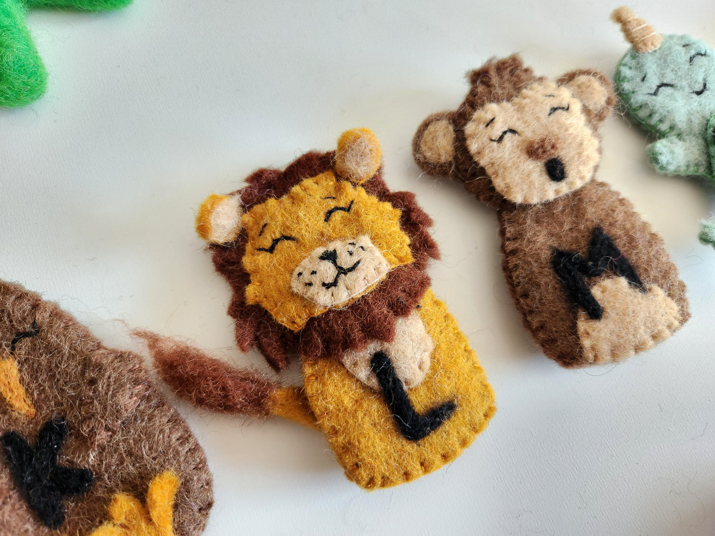 L FOR LION FELT FINGER PUPPET