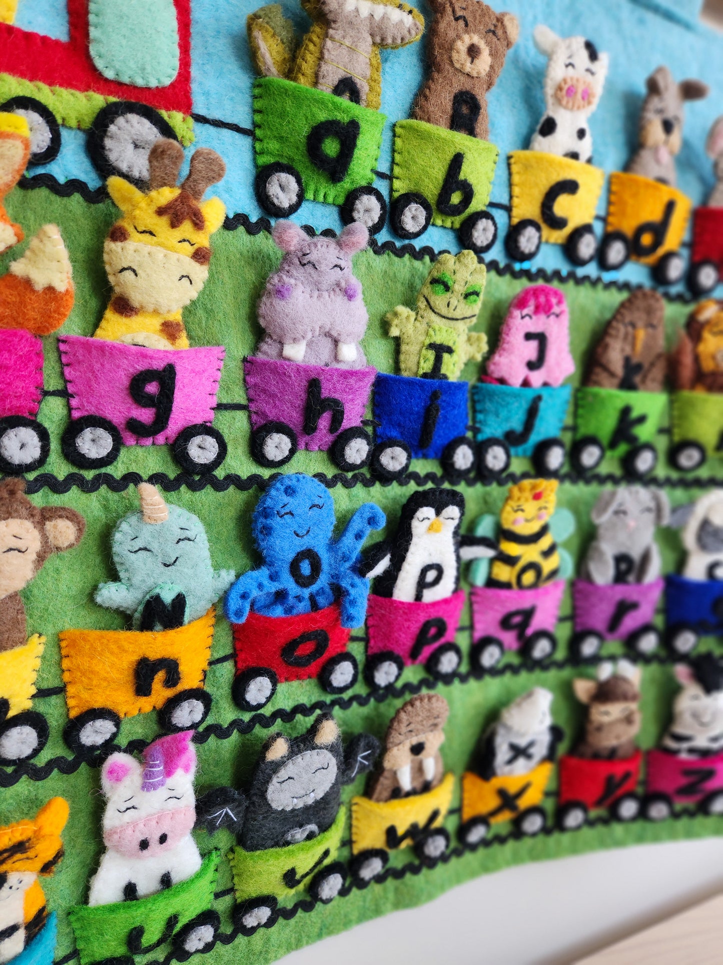ABC ANIMAL TRAIN FELT FINGER PUPPET WALL HANGING