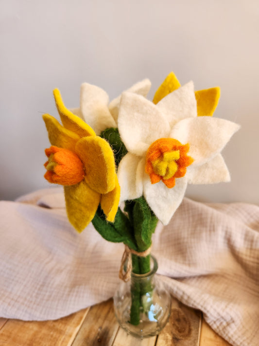 FELT FLOWERS - DAFFODIL YELLOW AND WHITE BOUQUET