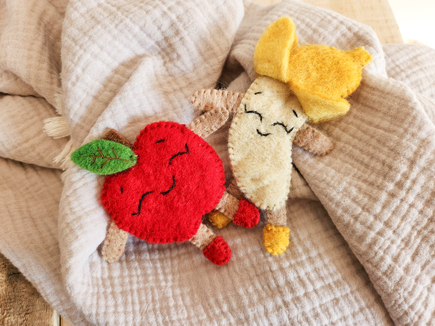 FELT FRUIT AND VEGETABLE FINGER PUPPETS - HAPPY APPLE AND BANANA FINGER PUPPET