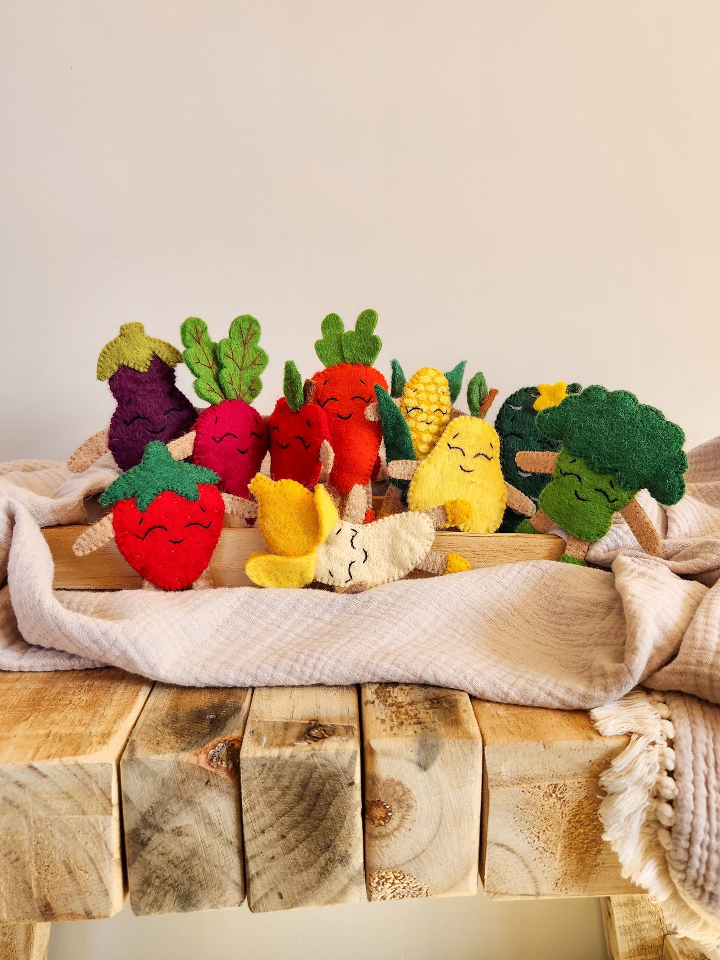 FELT FRUIT AND VEGETABLE FINGER PUPPETS - HAPPY FINGER PUPPET SET