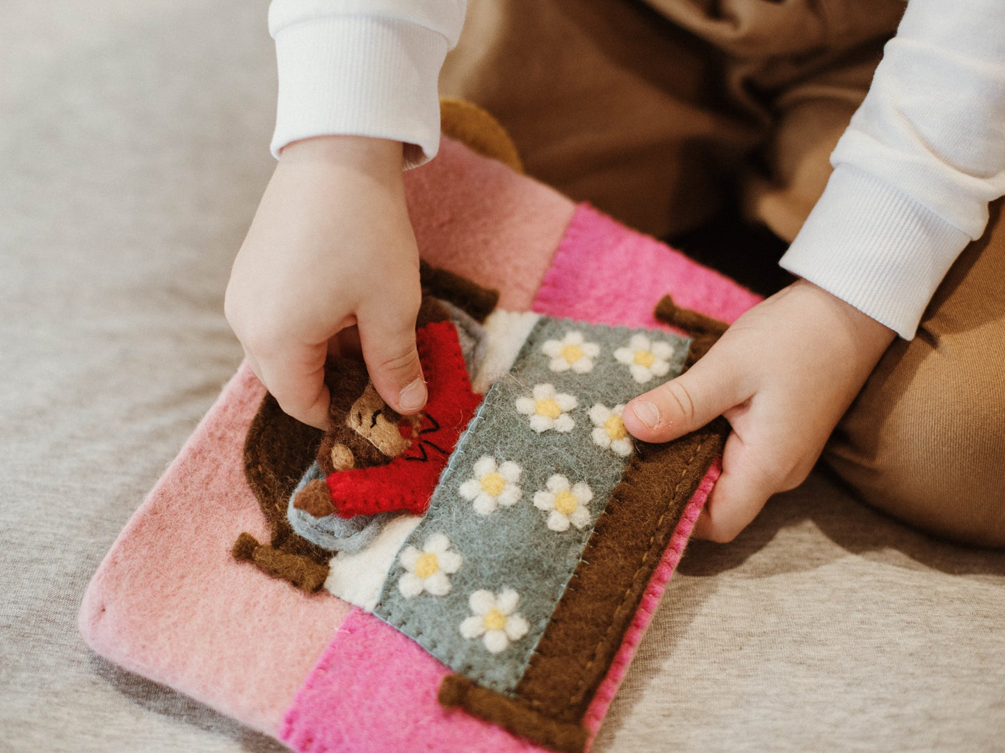 FIVE LITTLE MONKEYS FELT FINGER PUPPET SET