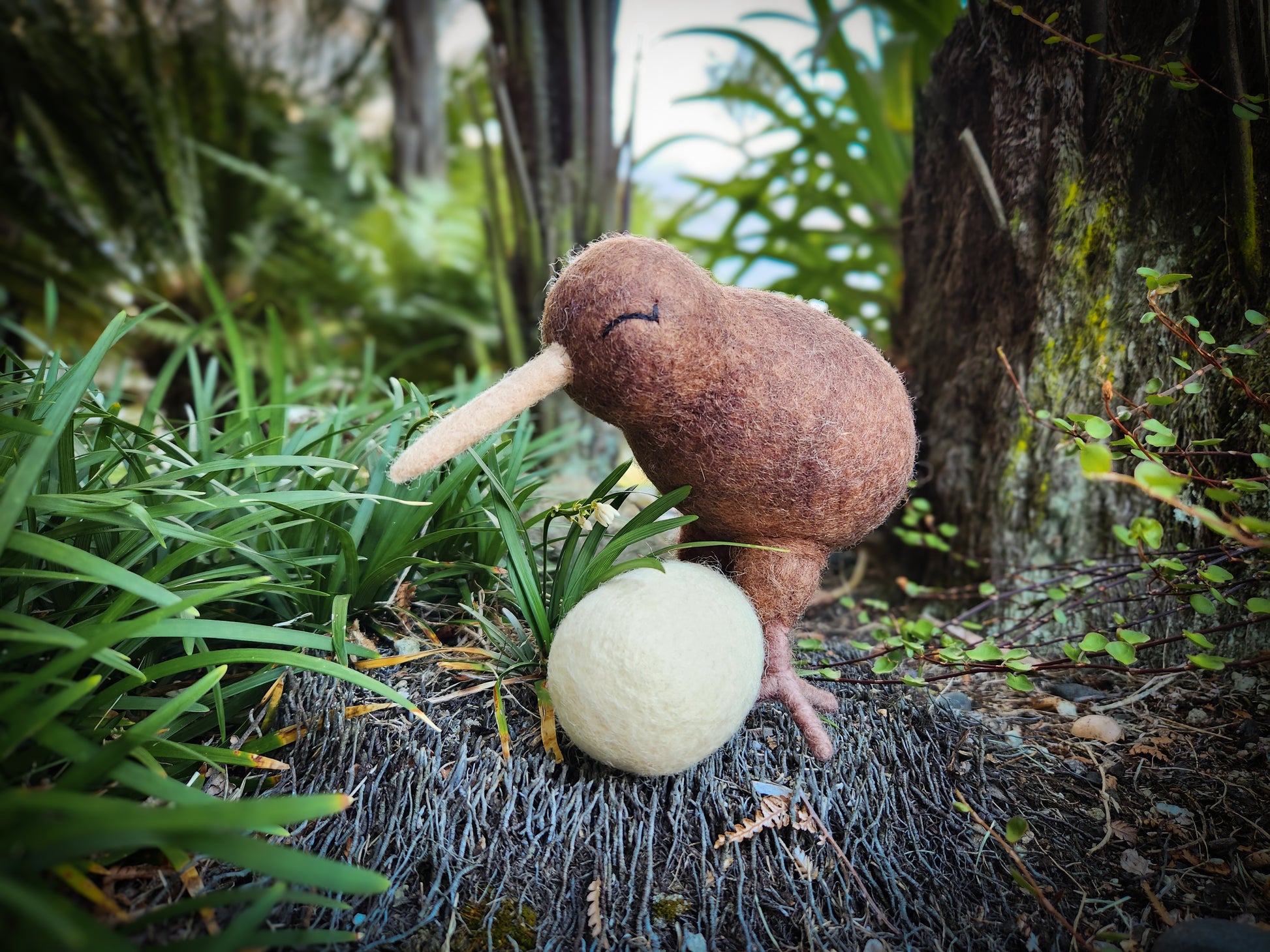 Felt Kiwi Mama toy and her egg in native bush