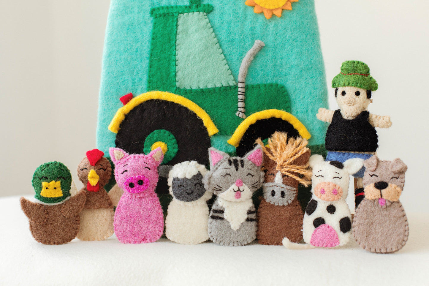 OLD MACDONALDS FARM FELT FINGER PUPPET SET AND TRACTOR BAG - CLOSE UP OF FARM ANIMAL PUPPETS