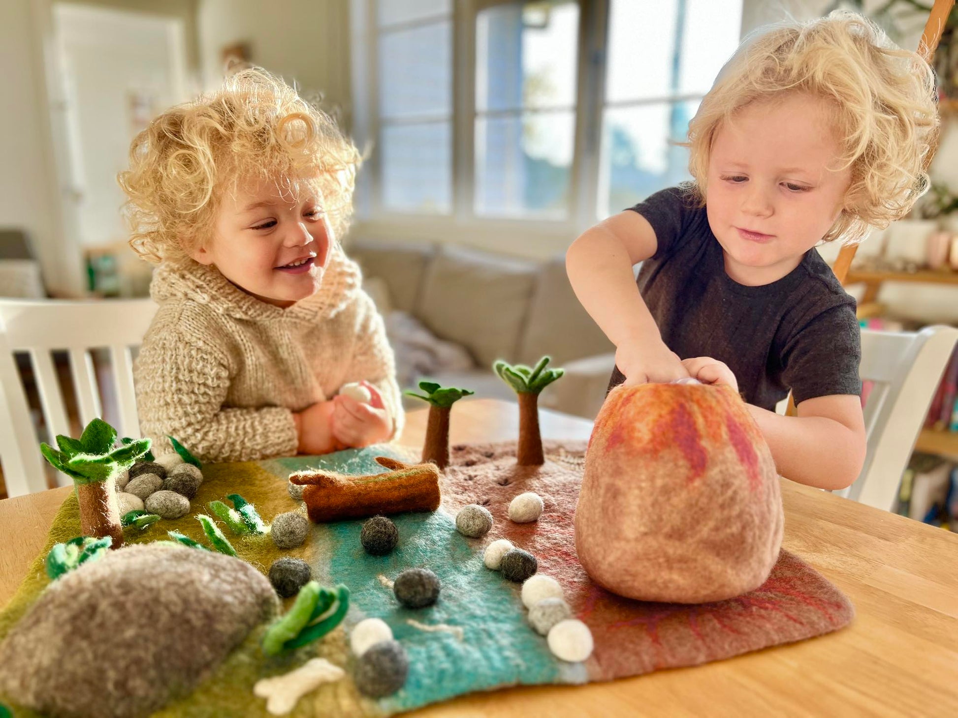 PREHISTORIC WORLD FELT PLAY MAT PLAYSCAPE DINOSAURS BOYS PLAYING WITH FELT DINOSAUR WORLD