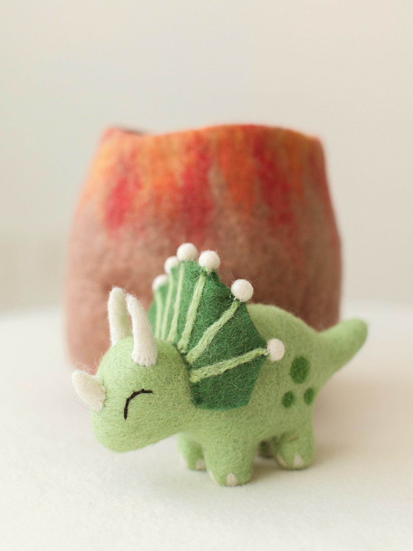 SMALL WORLD  PLAY MAT PLAYSCAPE FELT DINOSAUR TRICERATOPS GREEN WITH FELT VOLCANO