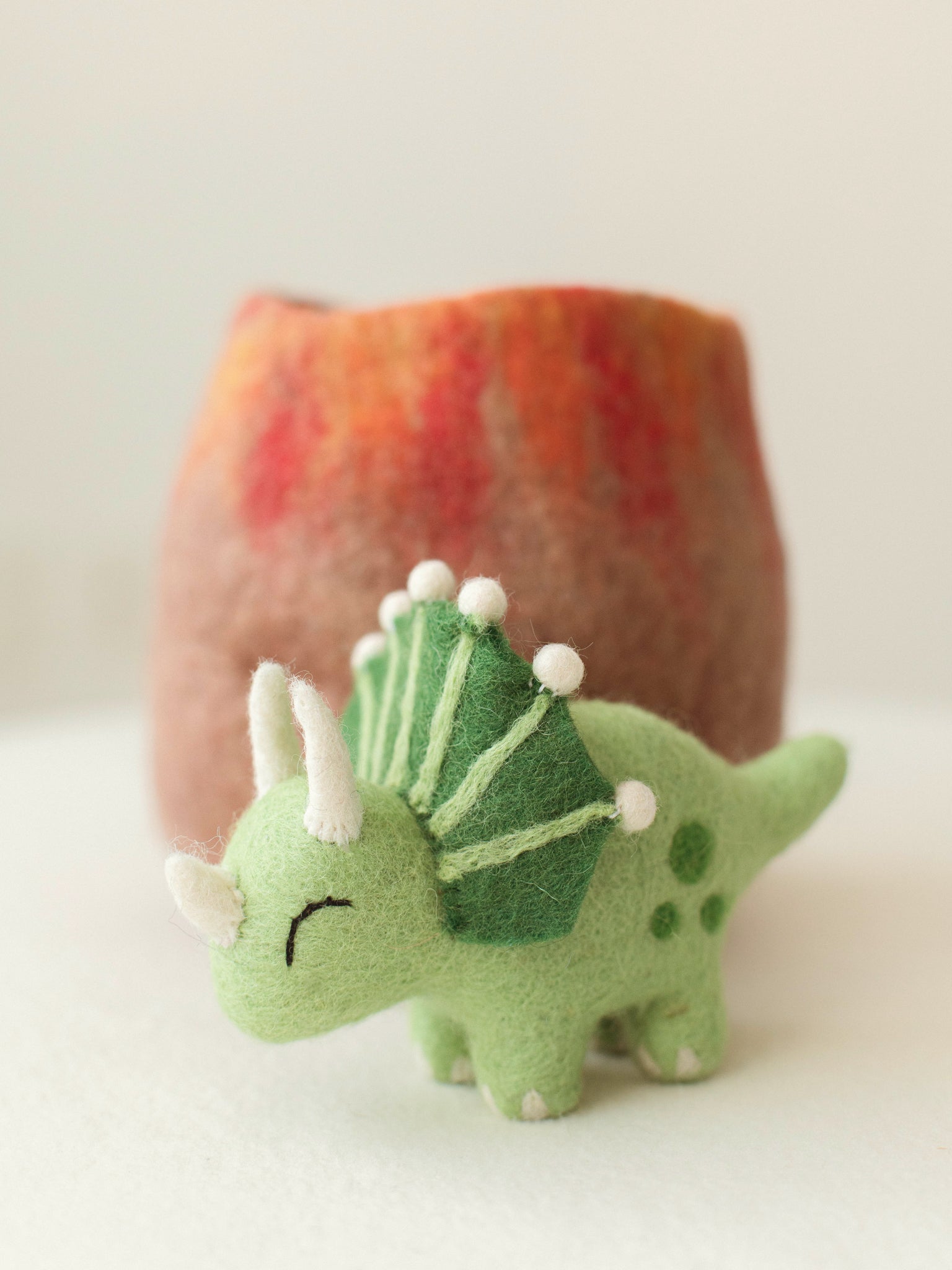 SMALL WORLD  PLAY MAT PLAYSCAPE FELT DINOSAUR TRICERATOPS GREEN WITH FELT VOLCANO