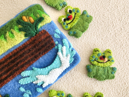 Five Green Speckled Frogs - Finger Puppet Set