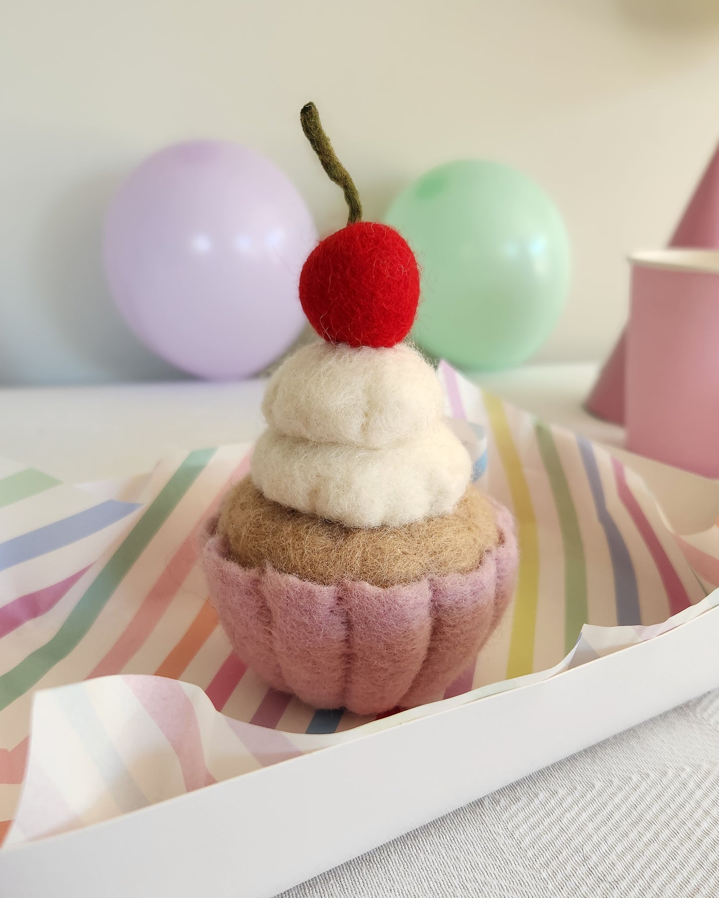 Vanilla Cream Cupcake - Felt Food