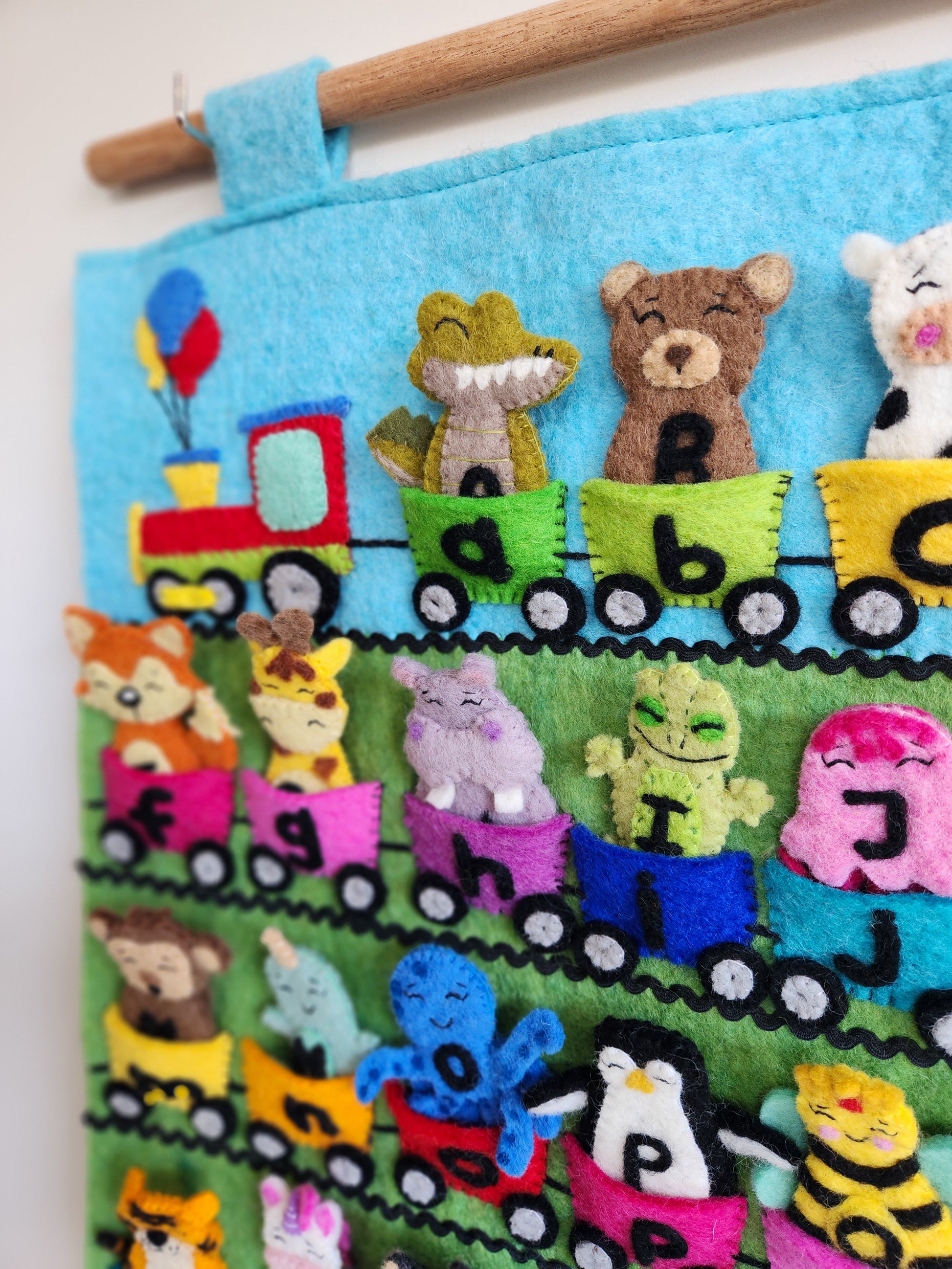 ABC ANIMAL TRAIN FELT FINGER PUPPET WALL HANGING