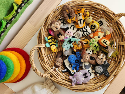 ABC ANIMAL TRAIN FELT FINGER PUPPET SET IN BASKET