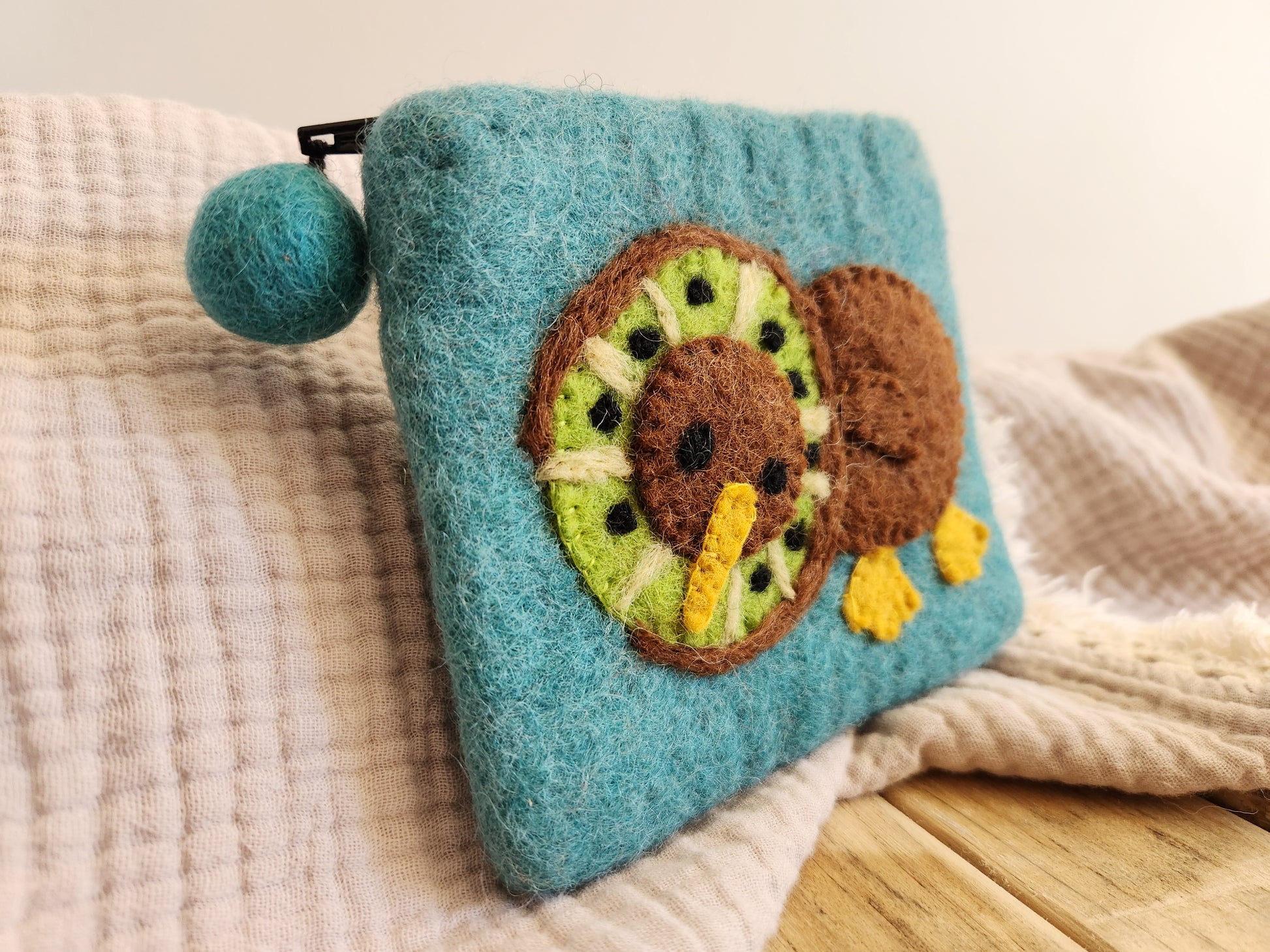 FELT KIWI COIN PURSE BLUE PURSE WITH FELT KIWI BIRD DETAILS