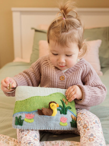 FIVE LITTLE DUCKS FELT FINGER PUPPET SET LITTLE GIRL PLAYING WITH FELT STORAGE POUCH AND PUPPET SET
