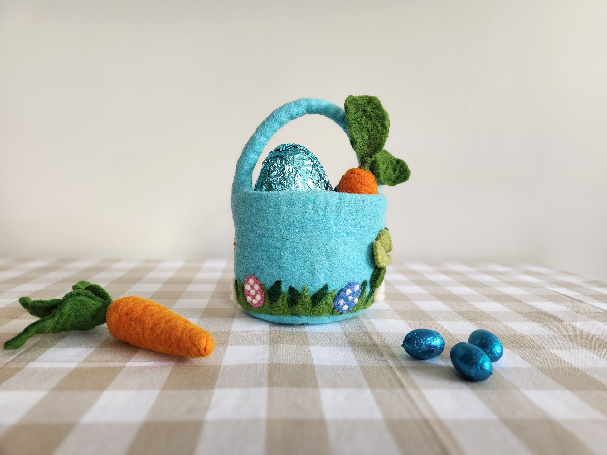 Felt Bunny Carrot Car Mini Easter Basket Back View