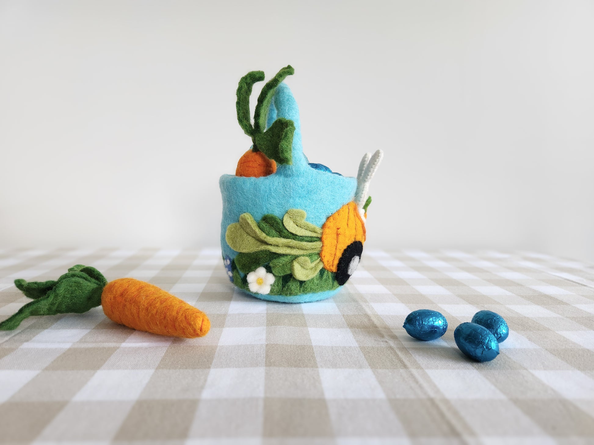 Felt Bunny Carrot Car Mini Easter Basket Side View 2
