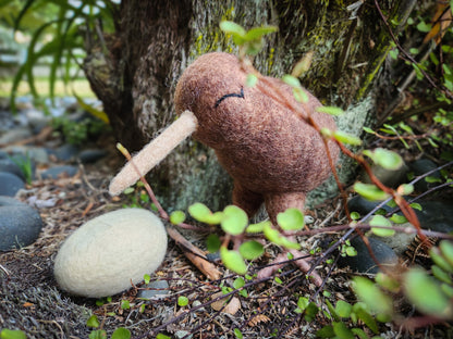 Felt Kiwi Toy with her egg