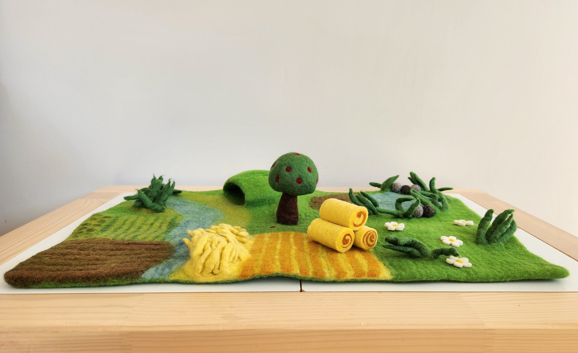 Happy Hooves - Felt Farmyard Play Mat 