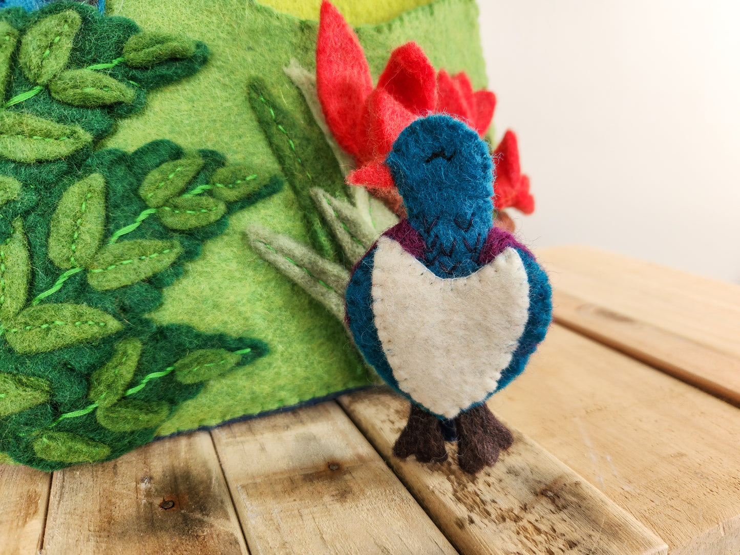 NATIVE NZ BIRDS FELT FINGER PUPPETS - KERERU WOOD PIGEON FINGER PUPPET