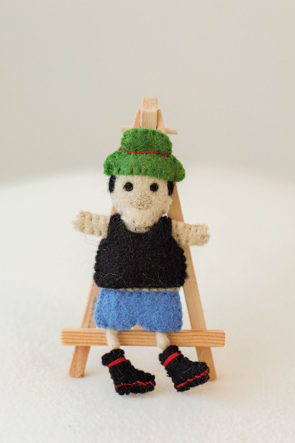 OLD MACDONALDS FARM FELT FINGER PUPPET SET - FARMER PUPPET