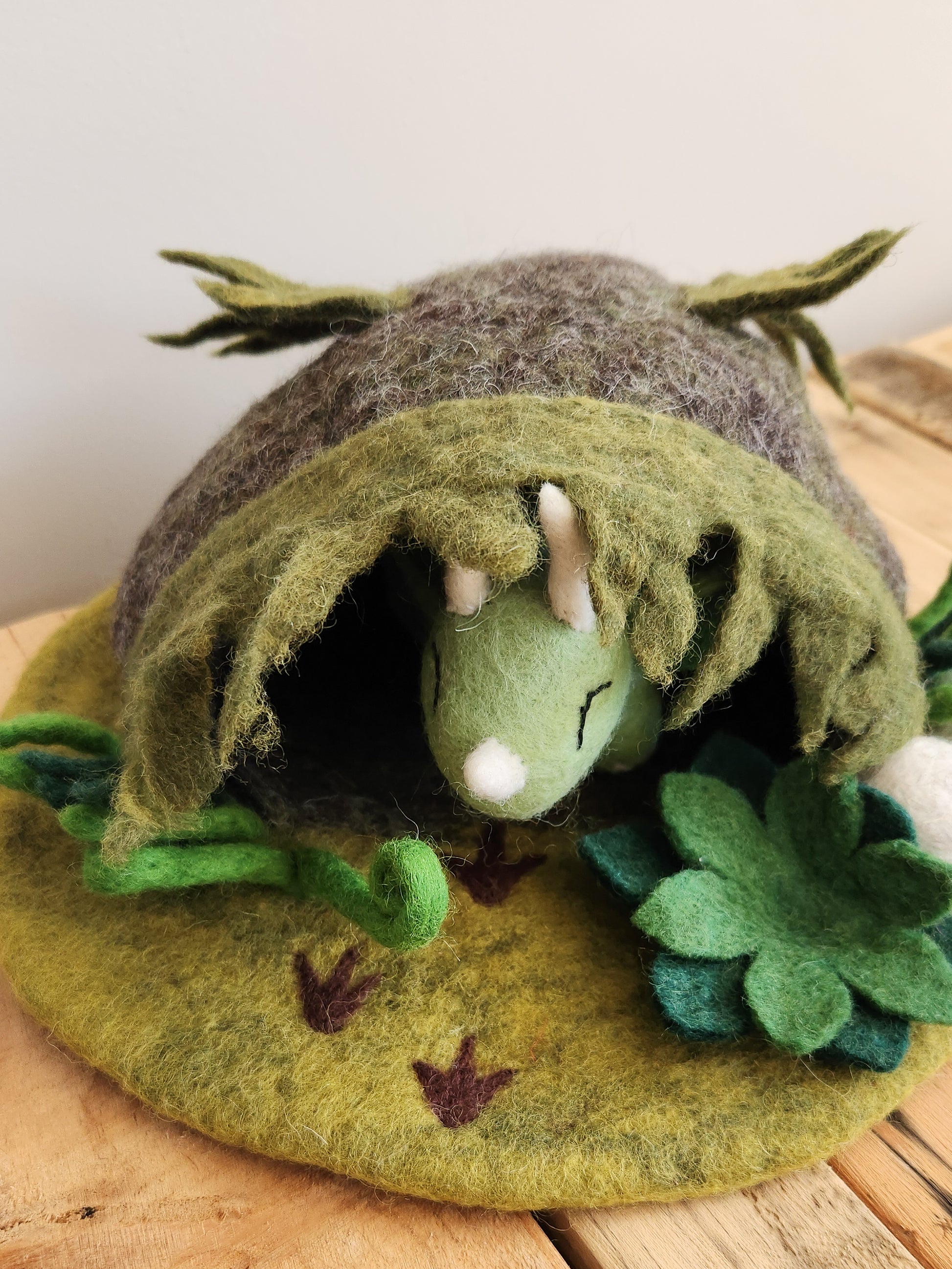 FELTED DINOSAUR CAVE WITH FELT TRICERATOPS TOY