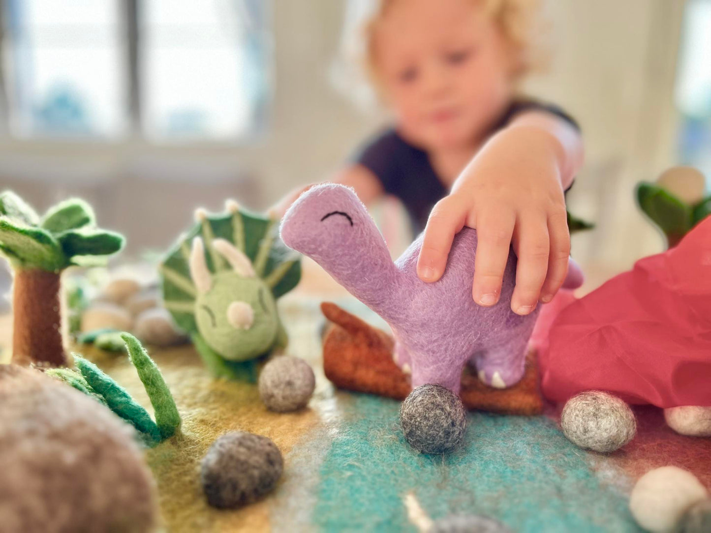 PREHISTORIC WORLD FELT PLAY MAT PLAYSCAPE DINOSAURS YOUNG BOY PLAY WITH FELT DINO