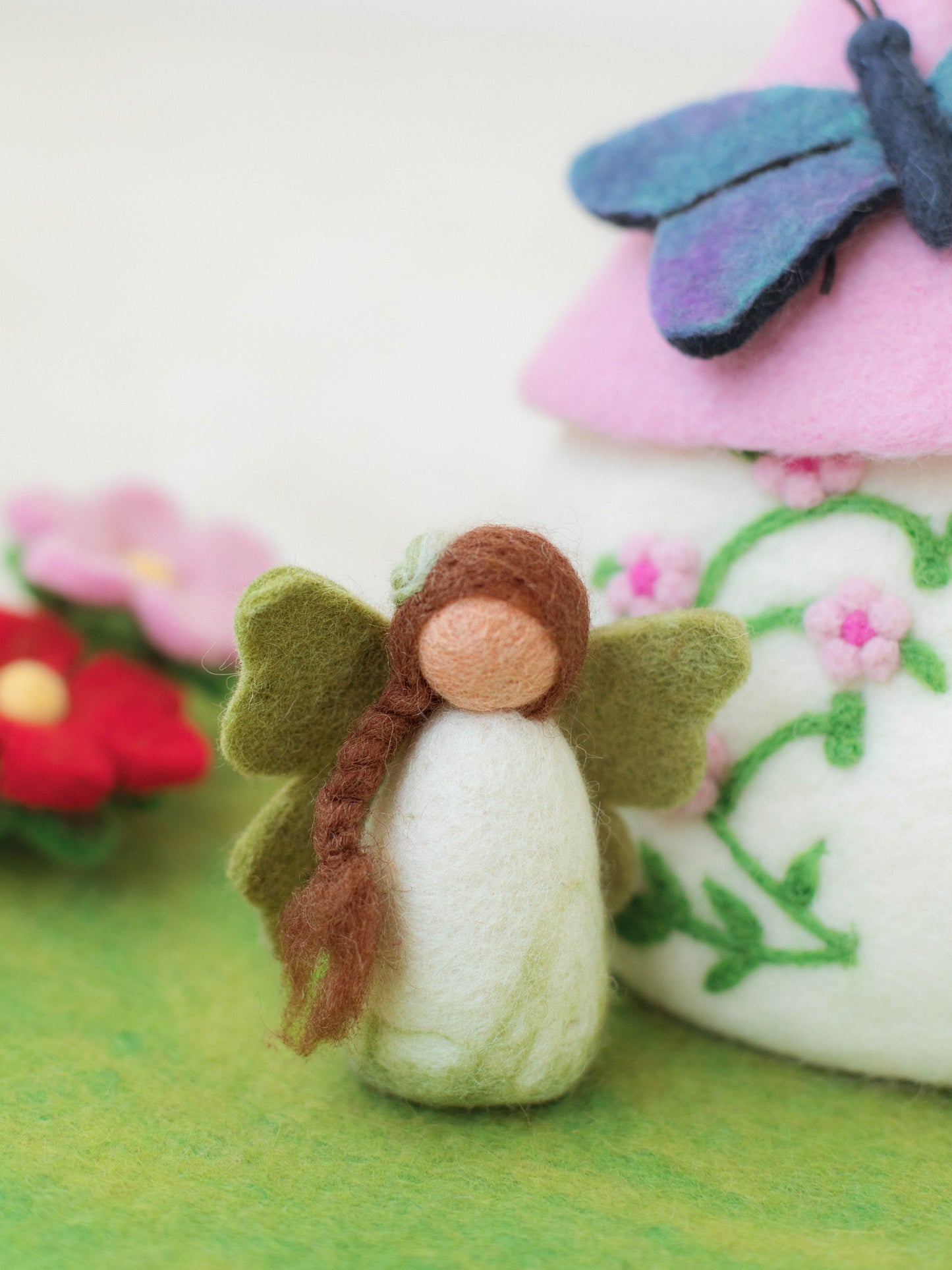 SPRING RAINBOW FAIRIES - SPRINGBUD GREEN FELT FAIRY